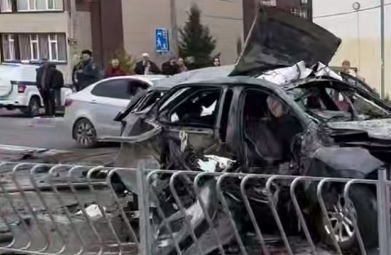 В окупованому Севастополі підірвали автомобіль капітана Чорноморського флоту РФ: йому відірвало ноги, він загинув
