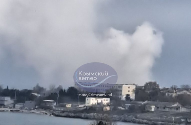 Окупований Крим атакували ракетами та дронами: над Севастополем підіймається дим, можливий «приліт» по аеродрому