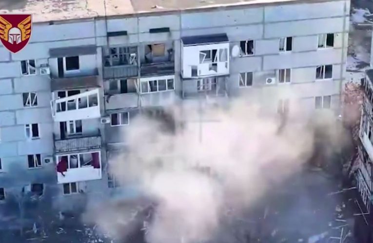 У Кураховому йдуть важкі міські бої: десантники ЗСУ знищують переважаючі сили росіян