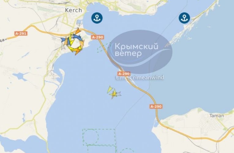 У Керчі чути вибухи біля суднобудівного заводу: повідомляють про атаку морських дронів
