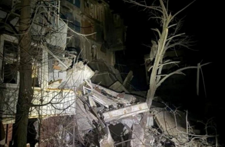 Росія вдарила 11 КАБами по п’ятиповерхівці в Степногірську, загинув чоловік