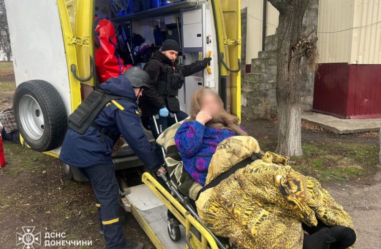 Евакуація: Деяких жителів прифронтового Покровська, як і раніше, доводиться вмовляти виїхати