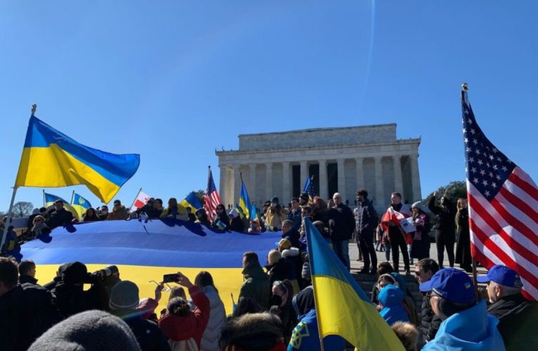 США призупинили програму для біженців з України