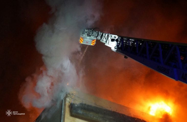 ППО збила 12 «Шахедів» у Черкаській області, загорілися приватні підприємства