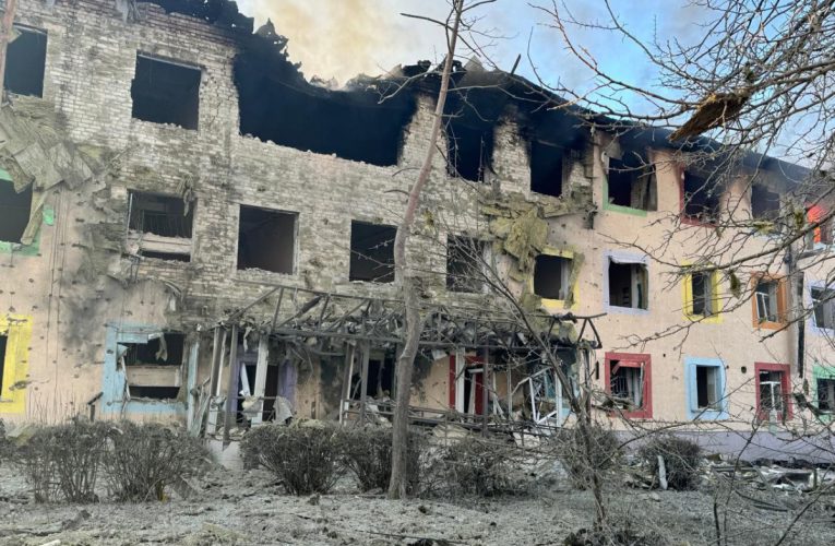 Загарбники за добу 25 разів обстріляли Донеччину: десятки пошкоджених будинків