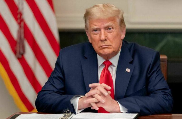 Президент США вивчає можливість скасування військової допомоги Україні — NYT