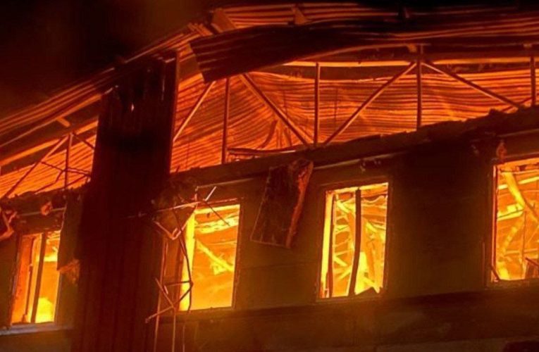 «Москва не збирається йти на справжній мир»: Зеленський прокоментував нічну масовану атаку РФ