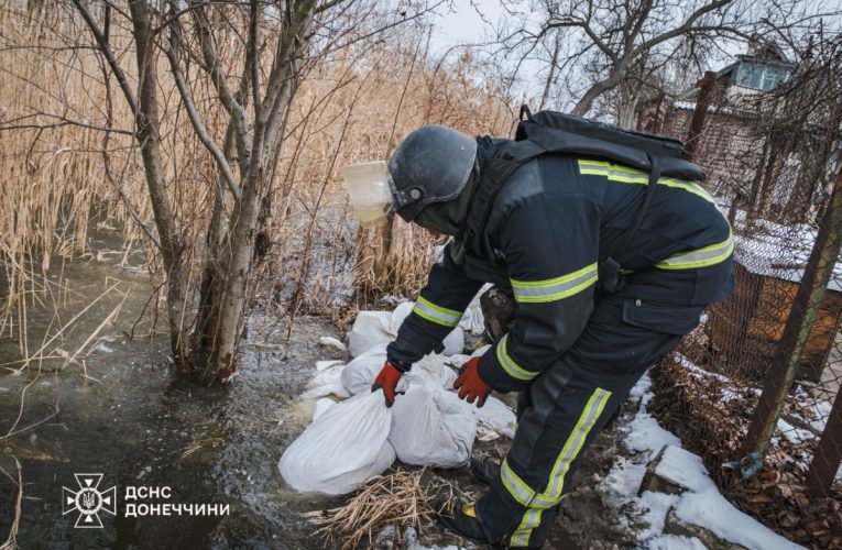 У Краматорську рятувальники запобігли повені