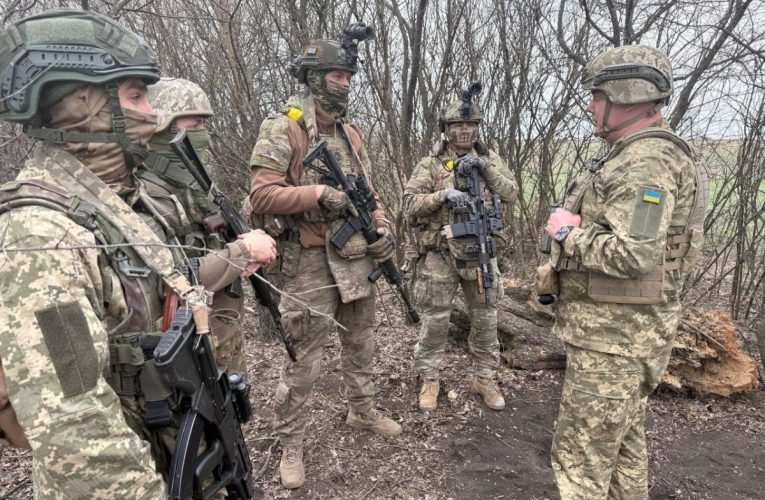 Українських військових відводять з однієї ділянки фронту на Донеччині