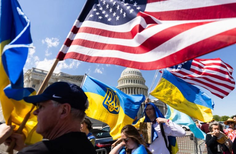 У США близько 240 тисяч українців можуть втратити статус біженців
