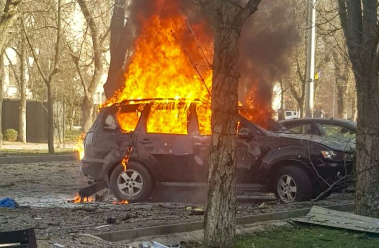 Війська РФ вдарили по центру Херсона, є руйнування