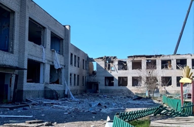 Окупанти скинули КАБи на школу в Сумській області