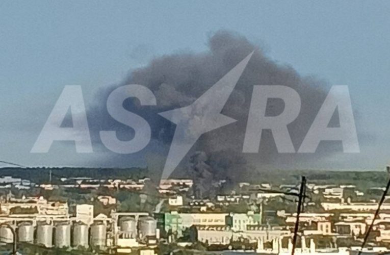 Ударні безпілотники атакували військові аеродроми та підприємства у Росії
