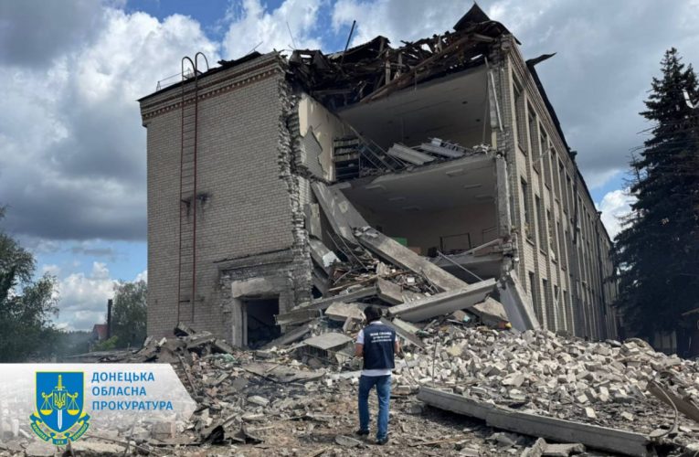 Росія завдала ракетного удару по Святогірську: у місті багато руйнувань, поранені п’ять людей