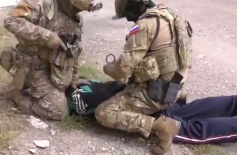 ФСБ затримала двох жителів окупованої Луганщини: їх «підозрюють у шпигунстві для СБУ»