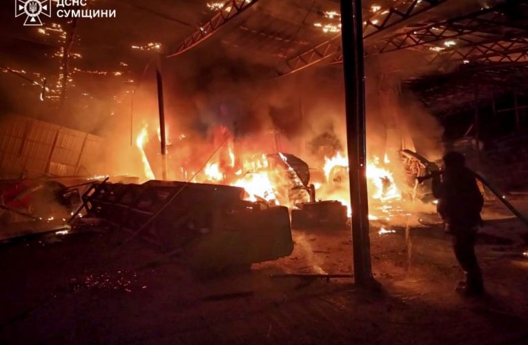 Дрон РФ вдарив по Сумщині — згоріла сільгосптехніка