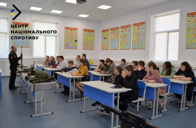РФ вербує українських випускників у військові виші