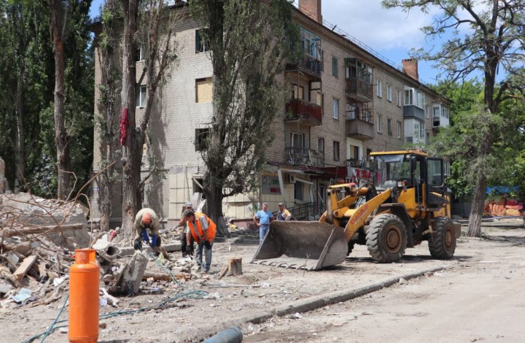 Донецька влада проінспектувала наслідки атак у Святогірську та Краматорську