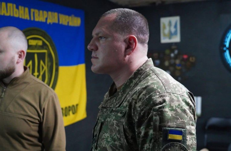 РФ завдає численних ударів артилерією та авіацією: командувач НГУ відвідав позиції у Донецькій області