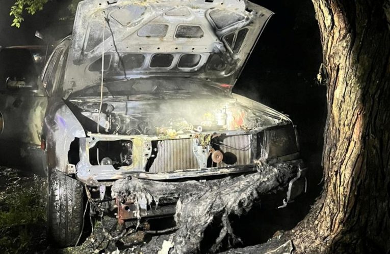 На Сумщині юнак на замовлення підпалював авто українських військових